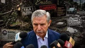 Escenario de Cuernavaca con obras deterioradas, tala de árboles y representación de opacidad en el gobierno municipal