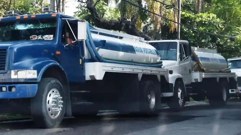 Representación de cuotas ilegales a pipas y corrupción con dinero en efectivo y operadores en segundo plano