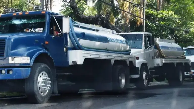 Representación de cuotas ilegales a pipas y corrupción con dinero en efectivo y operadores en segundo plano