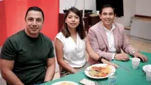 reunido con actores políticos en un espacio privado durante encuentro previo a acercamiento con el PRI