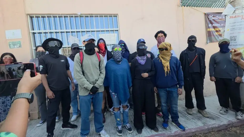 estudiantes de la UAEM denuncian hostigamiento durante paro en facultades de Morelos