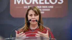 Margarita González Saravia en actividad pública mientras enfrenta críticas por seguridad y salud en el estado