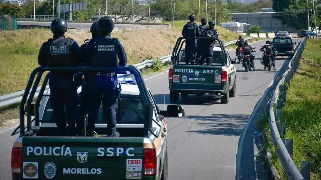 operativo en Morelos con aseguramiento de lanzagranadas droga y equipo táctico en Axochiapan