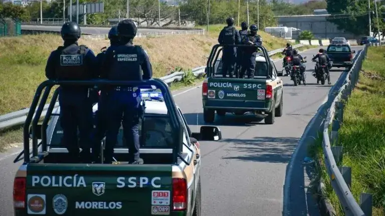 operativo en Morelos con aseguramiento de lanzagranadas droga y equipo táctico en Axochiapan