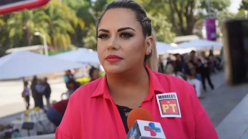 Tania Valentina Rodríguez durante actividad legislativa en el Congreso de Morelos