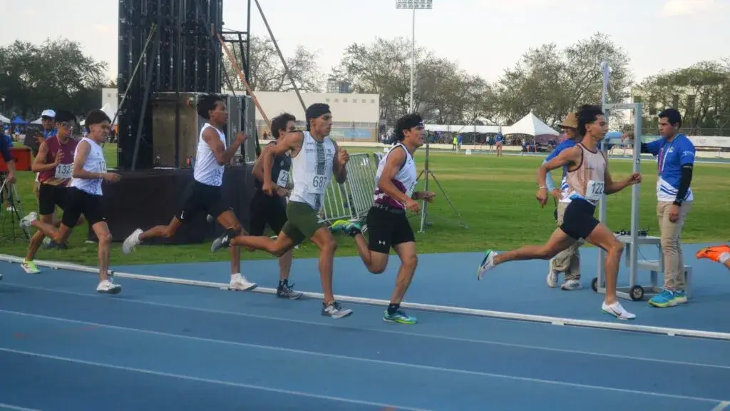 Atletas de Morelos durante competencias de atletismo en Olimpiada Nacional Conade 2026