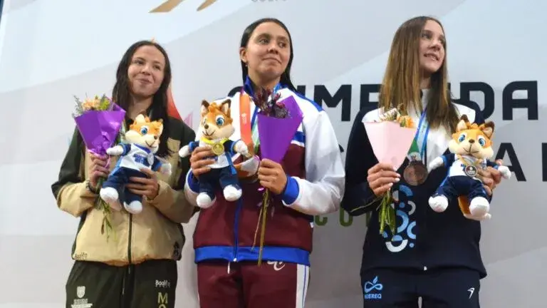 Valeria Loya gana plata en Olimpiada Nacional de natación
