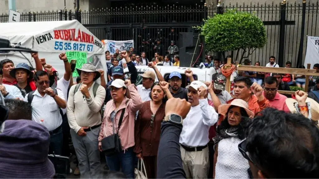 CNTE retira plantón del Zócalo de la Ciudad de México y repliega a maestros de Oaxaca tras movilizaciones