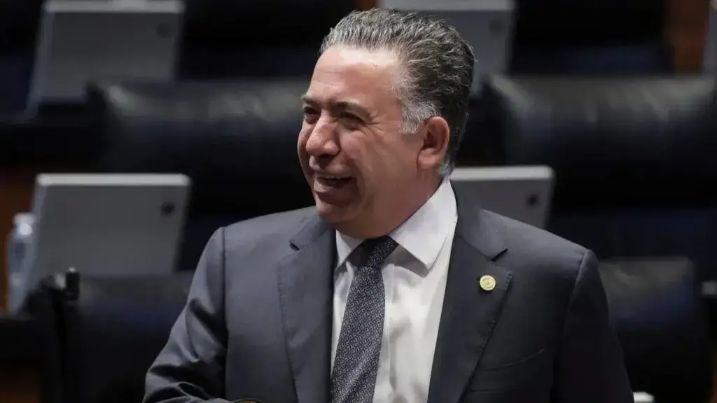 Enrique Inzunza durante una participación virtual en el Senado tras las acusaciones de Estados Unidos