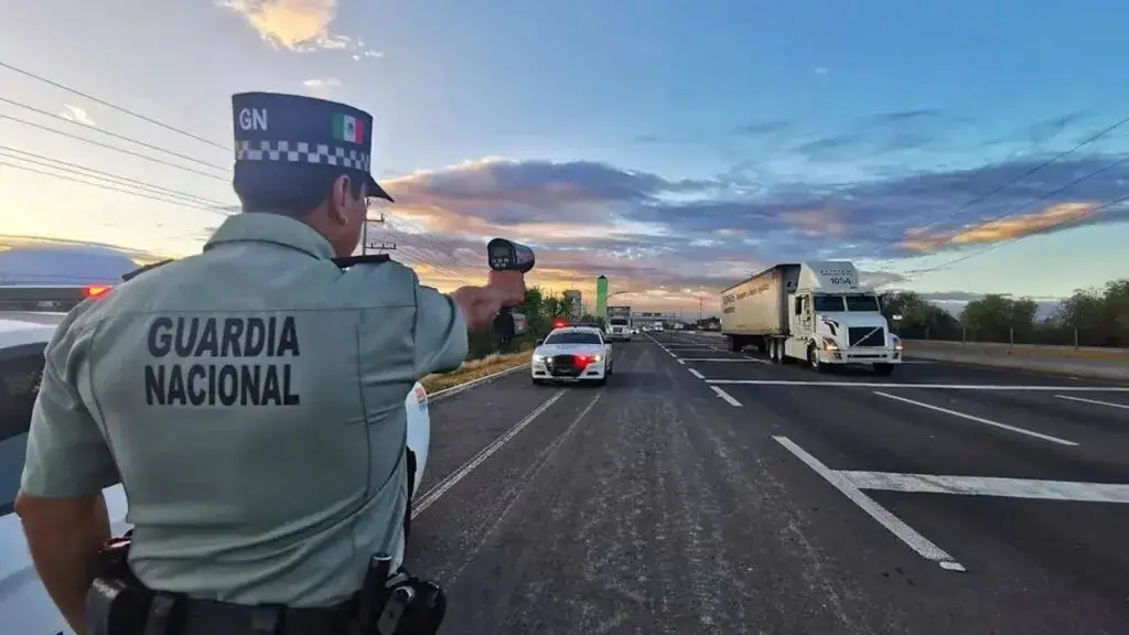 Conductores enfrentan nuevas multas aplicadas por la Guardia Nacional en carreteras federales de México