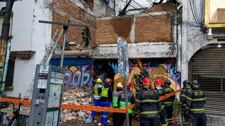 colapso de vivienda en la colonia Hipódromo con labores de rescate y búsqueda entre escombros