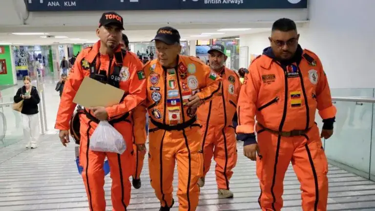 Integrantes de Topos participan en labores de rescate tras los terremotos en Venezuela
