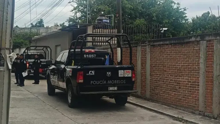 Autoridades investigan el asesinato de cuatro integrantes de una familia en Jonacatepec, Morelos.