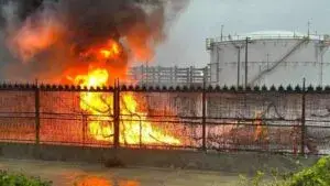 Refinería Dos Bocas registra una nueva fuga con incendio mientras persisten los problemas operativos.
