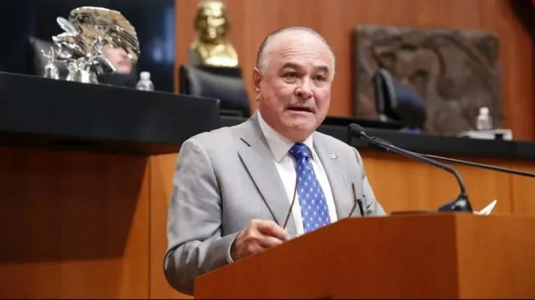 Ernesto Ruffo Appel enfrenta una investigación federal relacionada con presunto huachicol fiscal.
