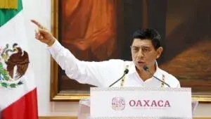 Gobernador de Oaxaca y la polémica por el anuncio de una lista de medios críticos.