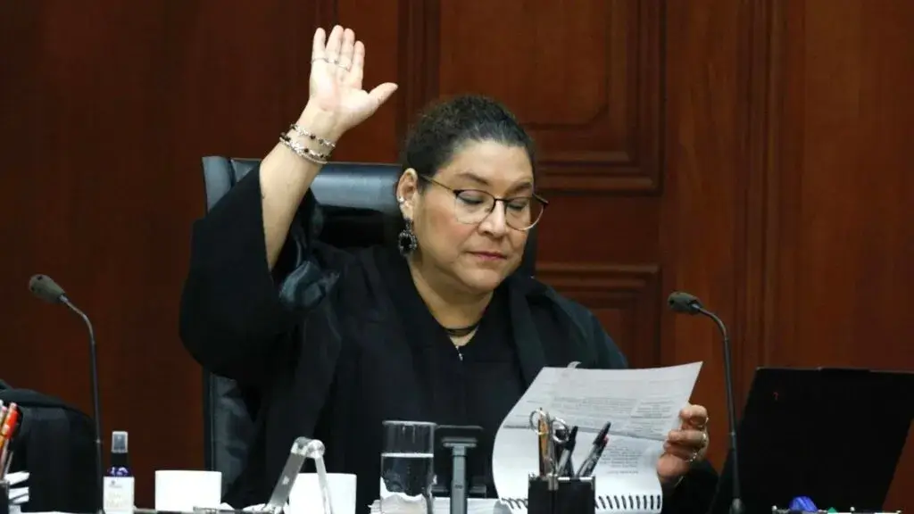 Lenia Batres durante una sesión de la Suprema Corte mientras se discute el cobro de ISR a recursos de Afores de trabajadores fallecidos.