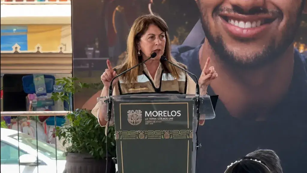 Críticas a Margarita González Saravia por pedir a los morelenses que ignoren medios y redes sociales.