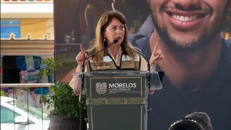 Críticas a Margarita González Saravia por pedir a los morelenses que ignoren medios y redes sociales.