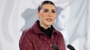 Marina del Pilar enfrenta cuestionamientos por sus contactos con autoridades estadounidenses y el posible intercambio de información.