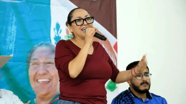Mitzuko Márquez realiza declaraciones sobre México y el respaldo al Gobierno federal durante una conferencia de prensa.