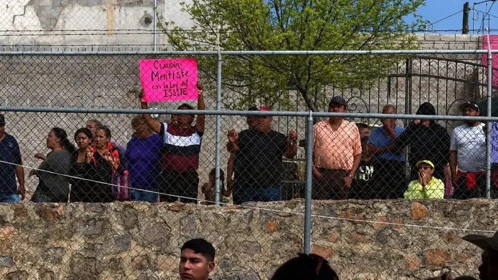 CNTE protesta durante un acto de Claudia Sheinbaum en Zacatecas mientras maestros exigen diálogo con el Gobierno.