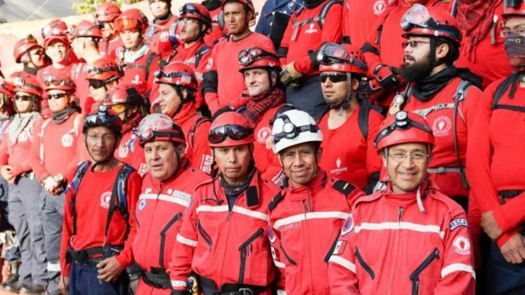 Colombia coordina la llegada de ayuda humanitaria y equipos internacionales después del terremoto de magnitud 7.4.