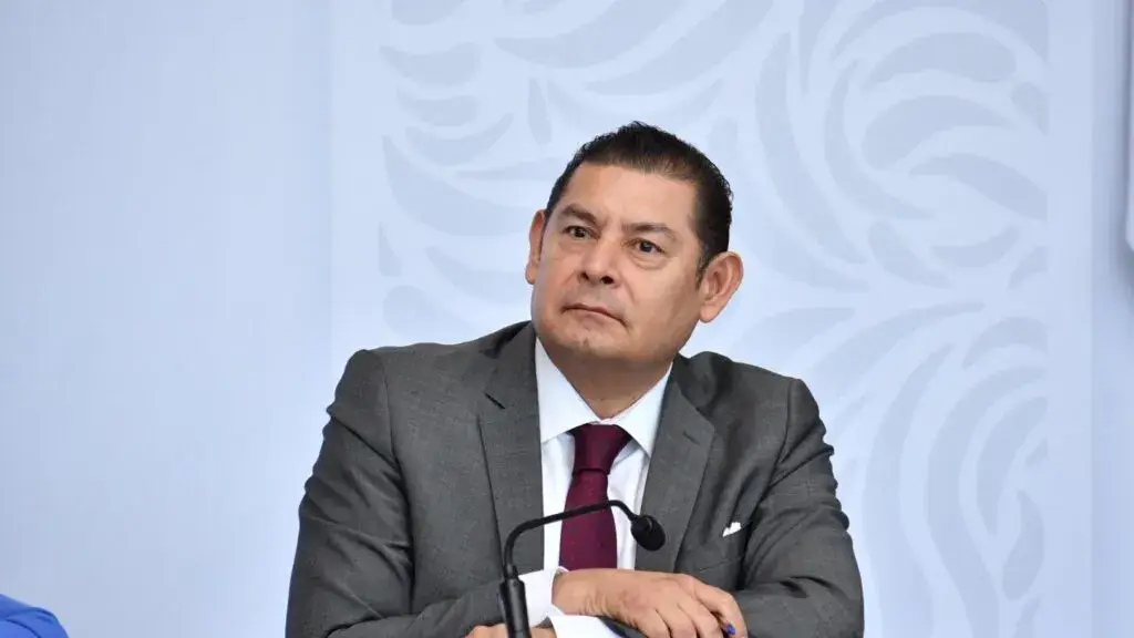Reserva de información sobre los vuelos oficiales del gobierno de Puebla.