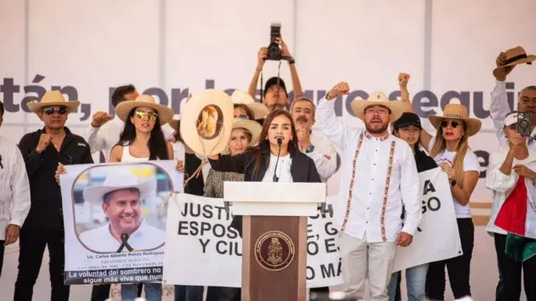 Grecia Quiroz denuncia intentos para apartarla de la contienda política