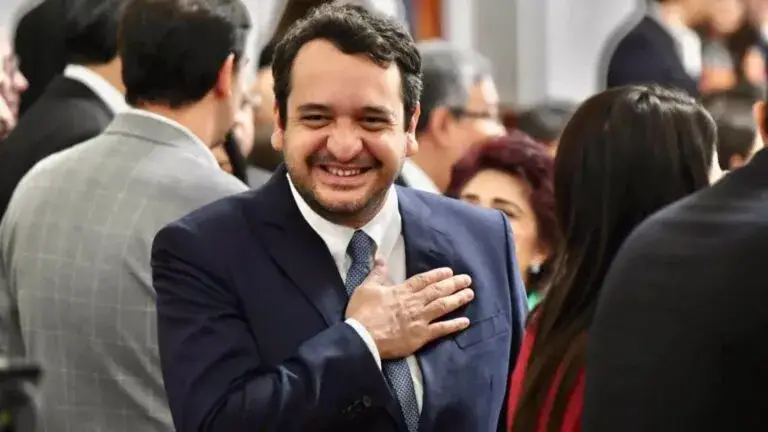 Morena defiende a Andy López Beltrán tras la cancelación de su visa y acusa una posible injerencia estadounidense