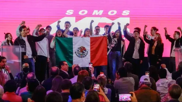 Somos México enfrenta una orden del INE para cambiar su nombre, logotipo y color mientras mantiene una impugnación electoral.