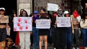 Alumnos de la UAEM marchan en Cuernavaca por Claudia Tacoronte