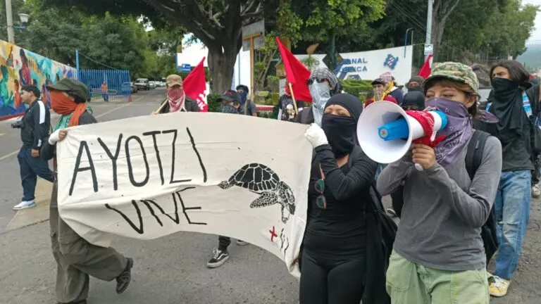 Ayotzinapa moviliza a estudiantes de la UAEM en Cuernavaca a 12 años de la desaparición de los 43 normalistas