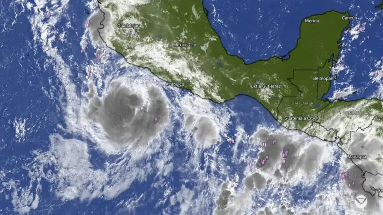 Polo y su intensificación como huracán frente al Pacífico mexicano