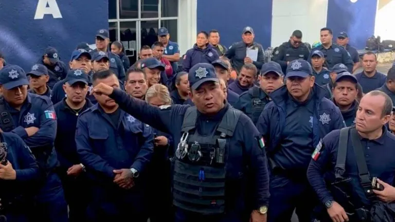 Policías municipales de Cuernavaca exigen mejores salarios y prestaciones