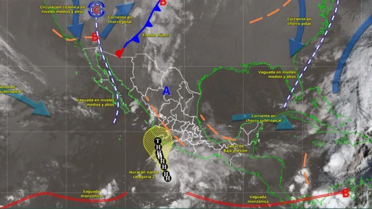 Huracán 'Vance' se degrada a tormenta tropical y mantiene riesgos de lluvias, inundaciones y oleaje elevado en el Pacífico mexicano