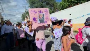 Marcha en Tepalcingo exige justicia por el feminicidio de María de los Ángeles