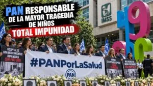 Imagen editorial generada de una protesta del PAN ante el IMSS, con banderas, pancartas hospitalarias y veladoras en un memorial infantil.
