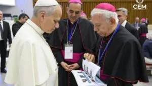 Papa León XIV recibe libro sobre 132 mil desaparecidos en México