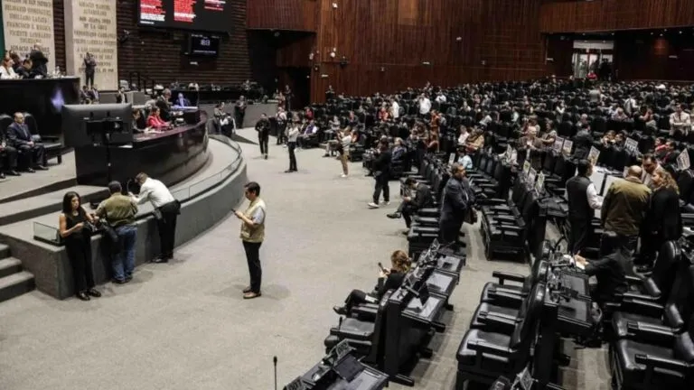 Ley antimemes aprobada por el Senado genera debate sobre memes, parodias, sátira política y libertad de expresión